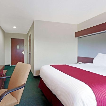 Microtel Inn & Suites By Wyndham Brandon Exterior photo