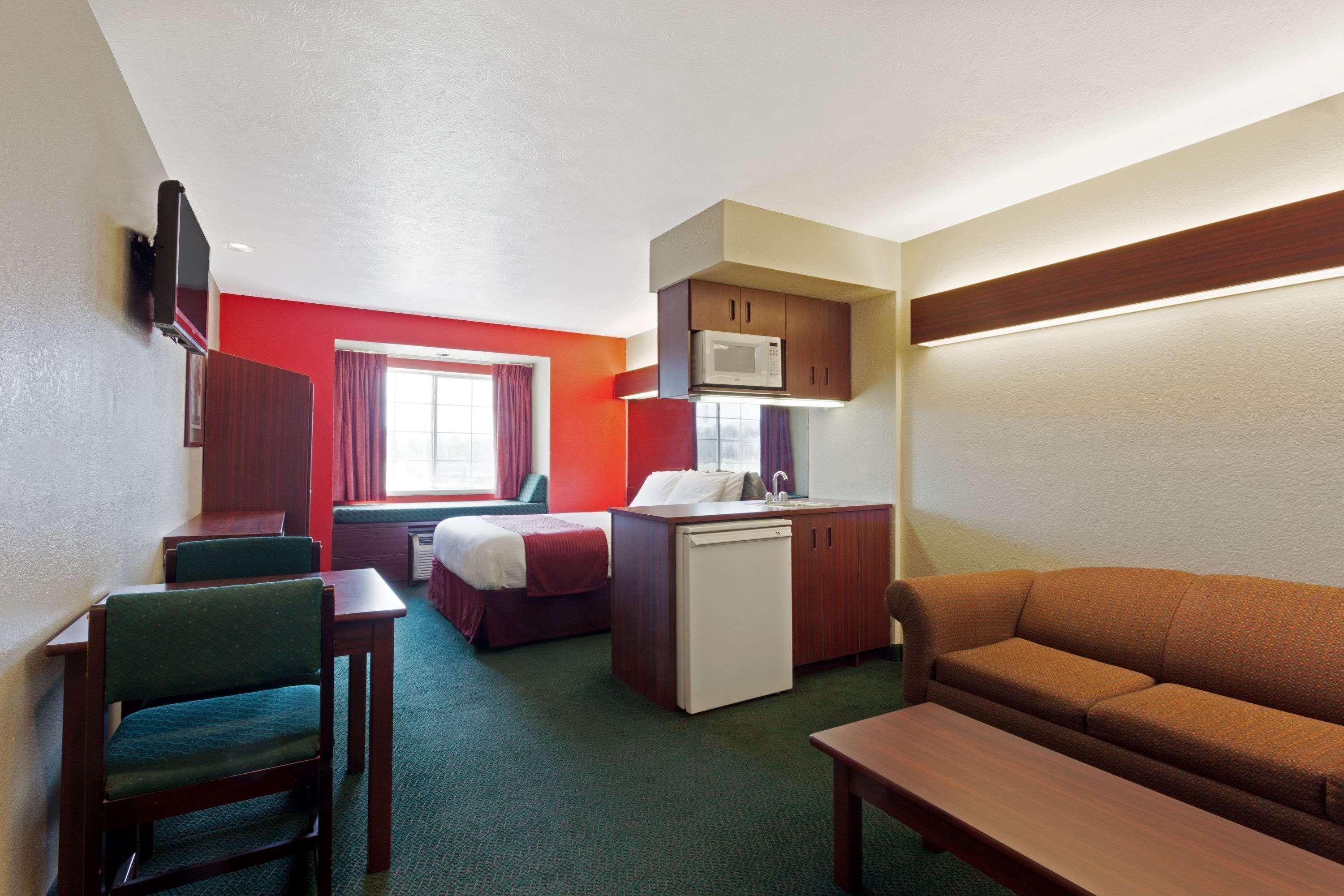 Microtel Inn & Suites By Wyndham Brandon Exterior photo