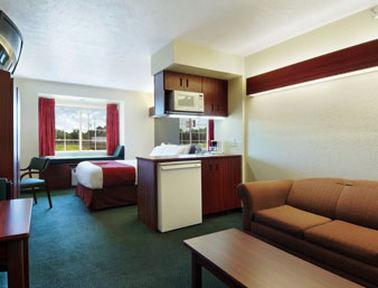 Microtel Inn & Suites By Wyndham Brandon Room photo